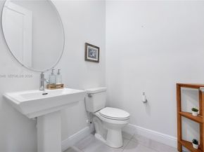 8950 W Parkland Bay Trl, Parkland FL 33076