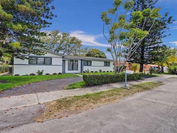 740 NE 181st St, Miami FL 33162