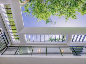 3670 Avocado Ave, Miami FL 33133