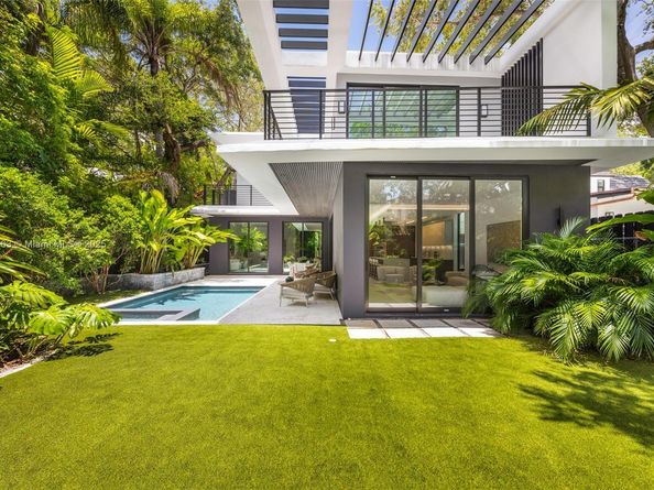 3670 Avocado Ave, Miami FL 33133