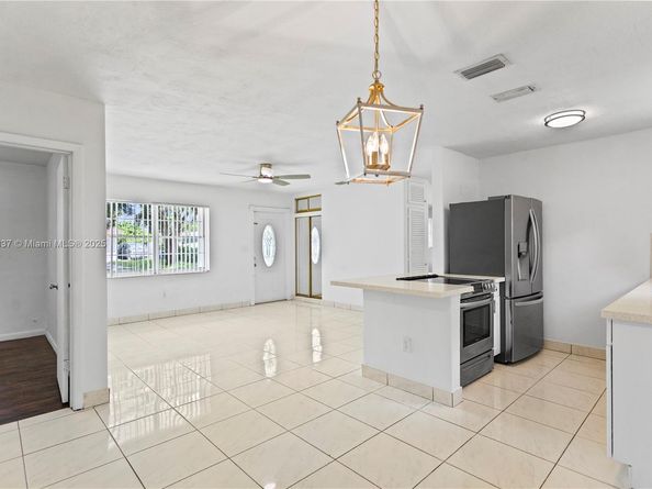 Undisclosed Address #A11883337, Hollywood FL 33024