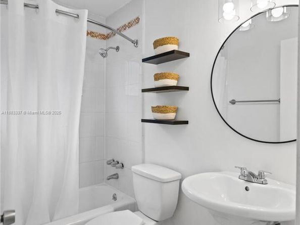 Undisclosed Address #A11883337, Hollywood FL 33024