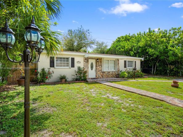 Undisclosed Address #A11883337, Hollywood FL 33024