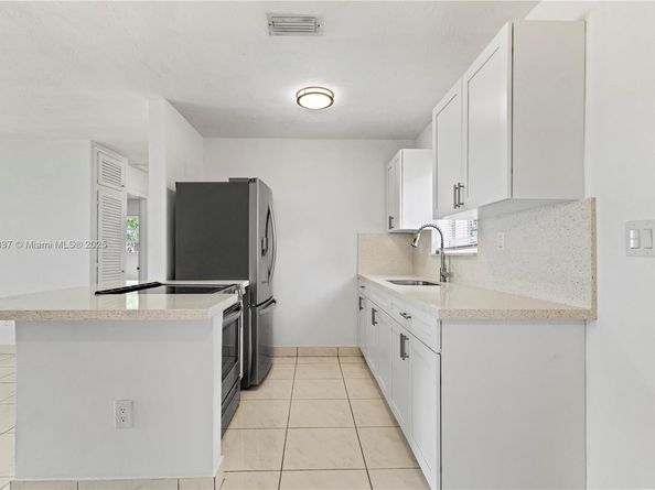 Undisclosed Address #A11883337, Hollywood FL 33024