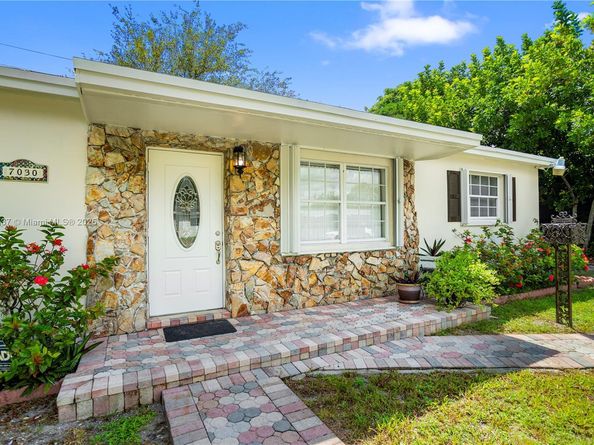 Undisclosed Address #A11883337, Hollywood FL 33024