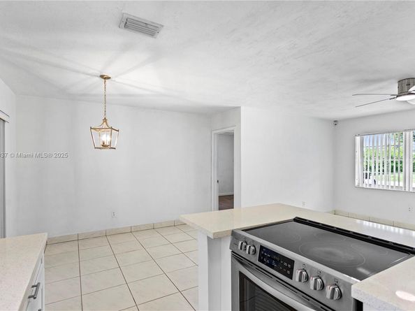 Undisclosed Address #A11883337, Hollywood FL 33024