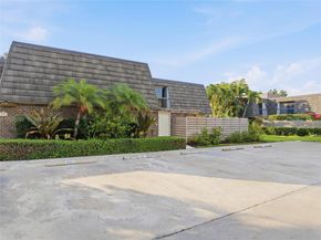 909 9th Ter, Palm Beach Gardens FL 33418