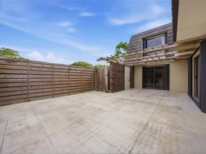 909 9th Ter, Palm Beach Gardens FL 33418