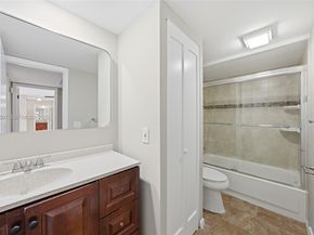 909 9th Ter, Palm Beach Gardens FL 33418