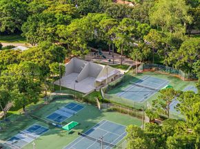 909 9th Ter, Palm Beach Gardens FL 33418