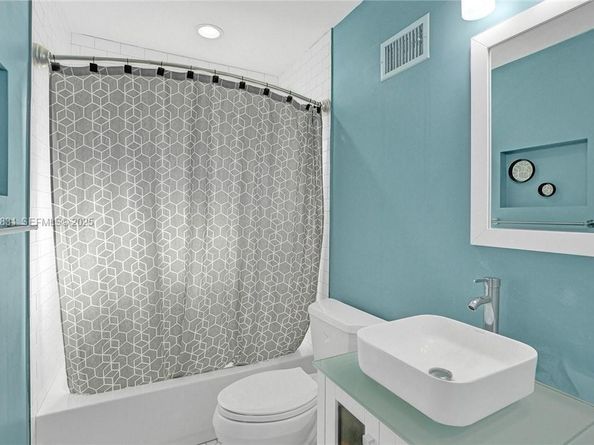 3424 NW 33rd St, Lauderdale Lakes FL 33309