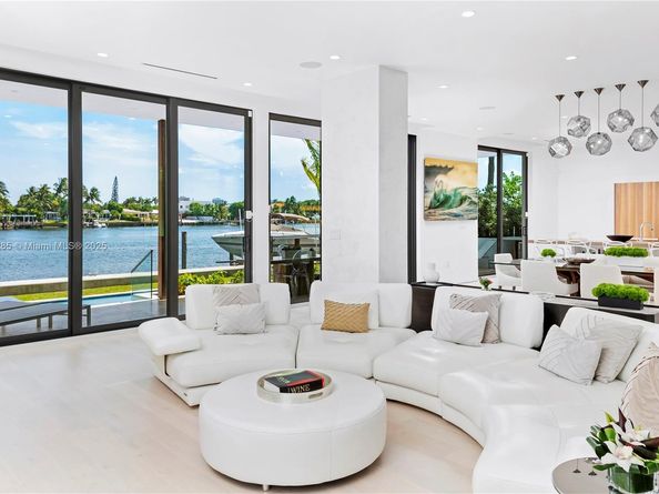 1410 S Biscayne Point Rd, Miami Beach FL 33141