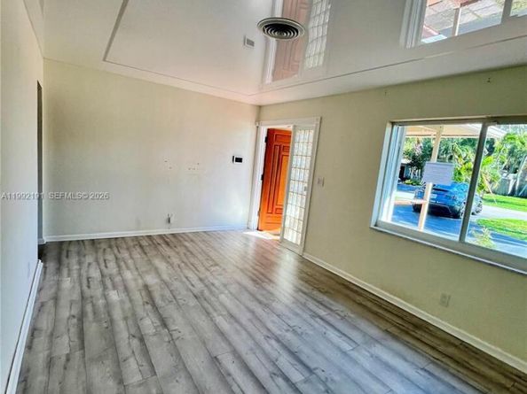 2031 NW 32nd St, Oakland Park FL 33309