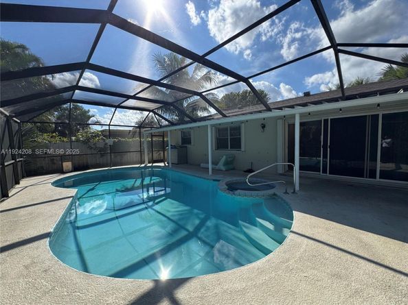 2731 N 72nd Way, Hollywood FL 33024