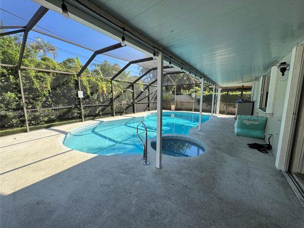 2731 N 72nd Way, Hollywood FL 33024