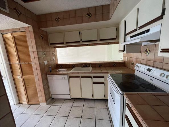 18216 Mediterranean Blvd 119, Hialeah FL 33015