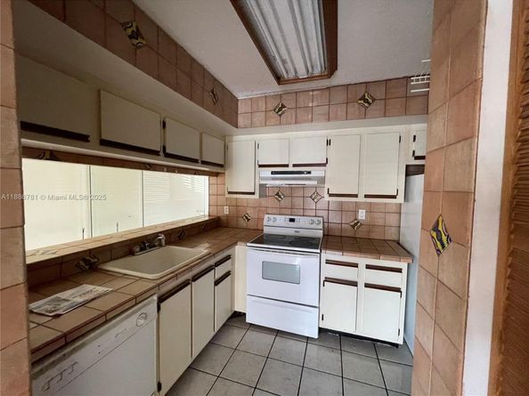 18216 Mediterranean Blvd 119, Hialeah FL 33015
