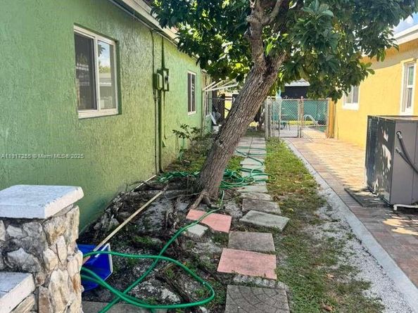 820 SW 49th Ter, Margate FL 33068