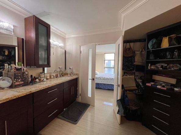 Undisclosed Address #A11807125, Aventura FL 33180