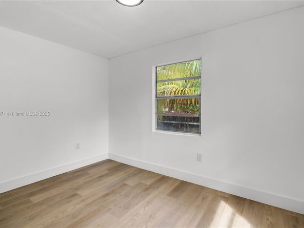 2443 NW 55th St, Miami FL 33142
