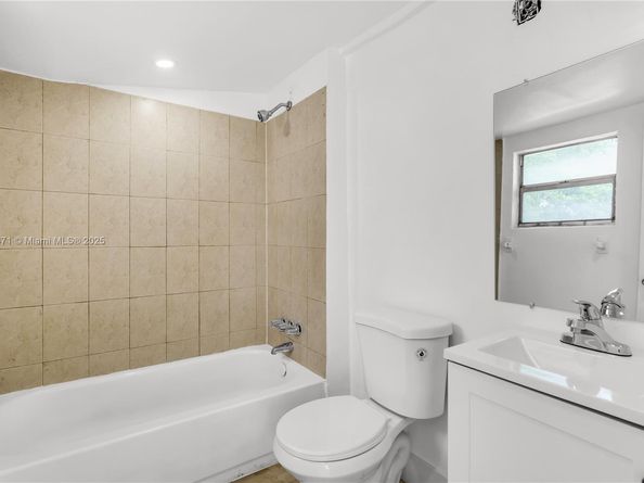 2443 NW 55th St, Miami FL 33142