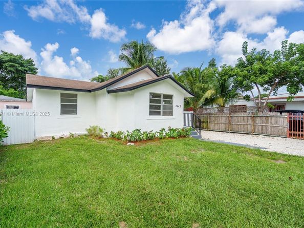 2443 NW 55th St, Miami FL 33142