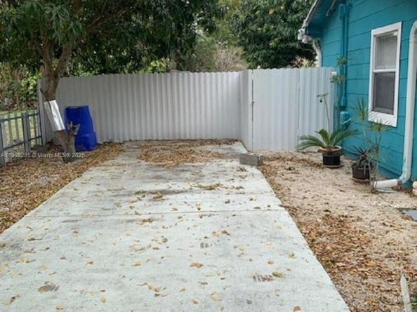 1218 N 24th Ave, Hollywood FL 33020