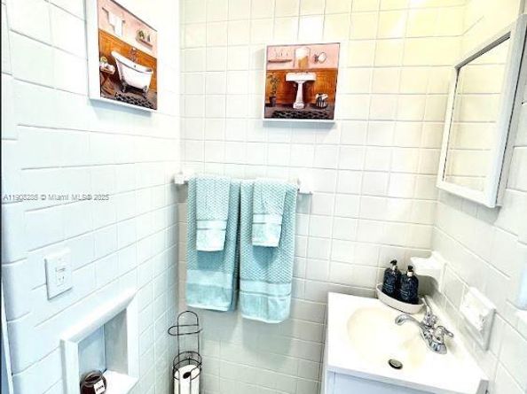 1218 N 24th Ave, Hollywood FL 33020