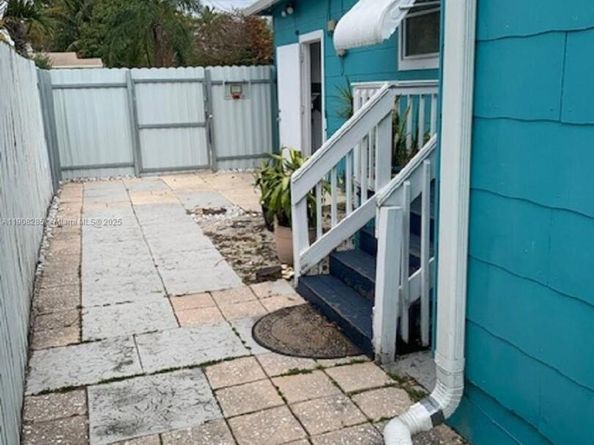 1218 N 24th Ave, Hollywood FL 33020