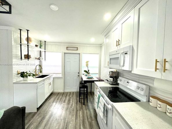 1218 N 24th Ave, Hollywood FL 33020