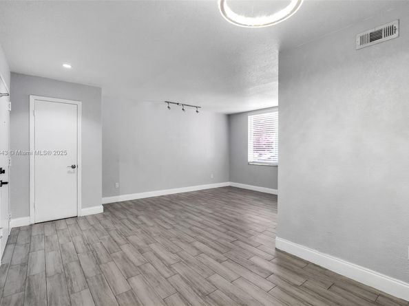 1885 W 56th St 110, Hialeah FL 33012