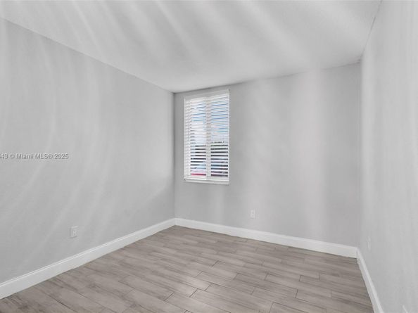1885 W 56th St 110, Hialeah FL 33012