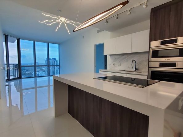 851 NE 1st Ave 2208, Miami FL 33132