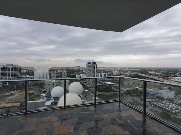 851 NE 1st Ave 2208, Miami FL 33132