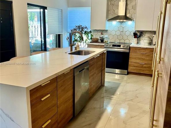 Undisclosed Address #A11929210, Davie FL 33331