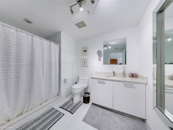 Undisclosed Address #A11823169, Miami FL 33137