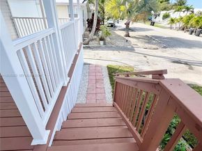 3210 Royal Palm Ct, Dania Beach FL 33312