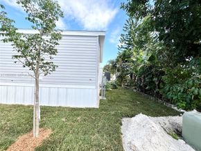 3210 Royal Palm Ct, Dania Beach FL 33312