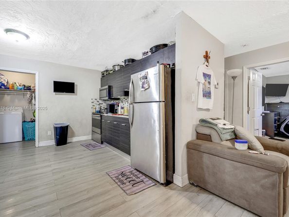 2512 NW 9th Pl, Fort Lauderdale FL 33311