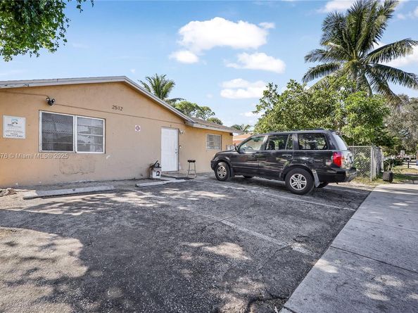 2512 NW 9th Pl, Fort Lauderdale FL 33311