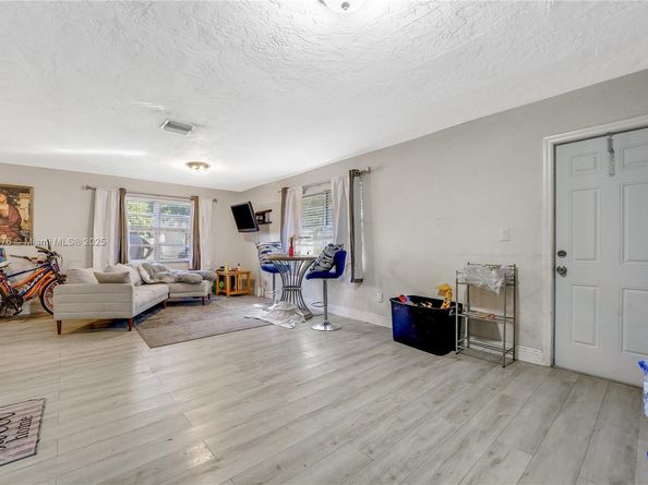 2512 NW 9th Pl, Fort Lauderdale FL 33311
