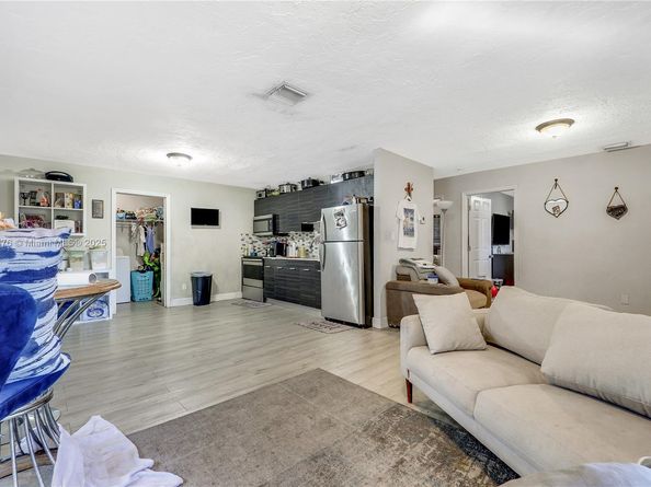 2512 NW 9th Pl, Fort Lauderdale FL 33311