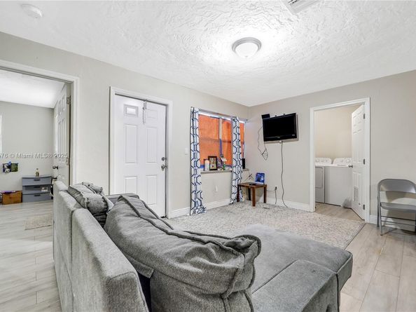 2512 NW 9th Pl, Fort Lauderdale FL 33311