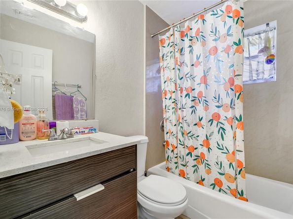 2512 NW 9th Pl, Fort Lauderdale FL 33311