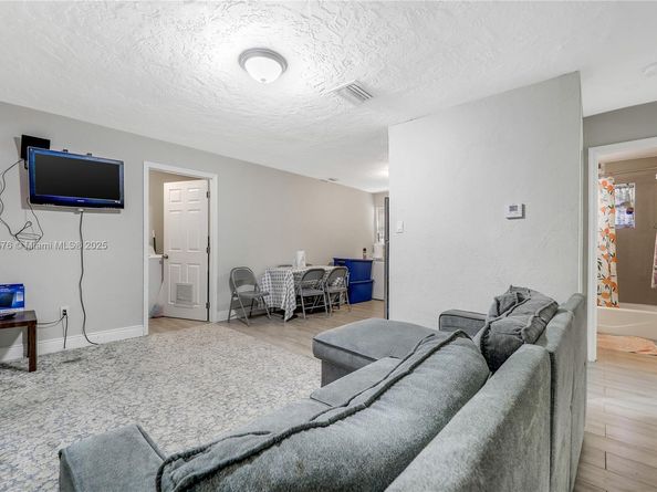 2512 NW 9th Pl, Fort Lauderdale FL 33311