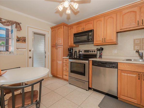 2991 NW 46th Ave 210, Lauderdale Lakes FL 33313