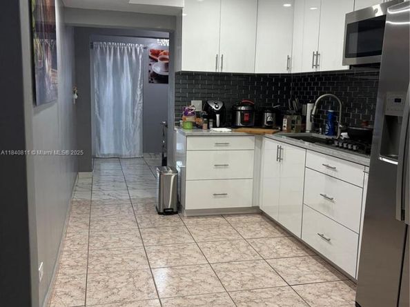 821 E 13th St, Hialeah FL 33010