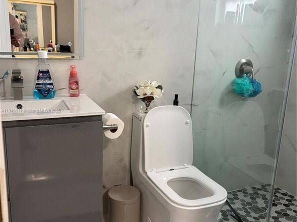 821 E 13th St, Hialeah FL 33010