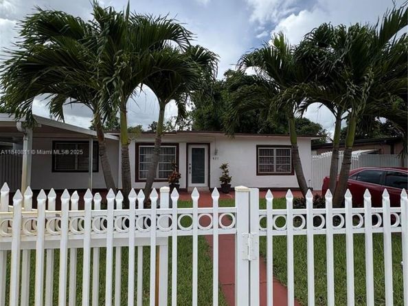 821 E 13th St, Hialeah FL 33010