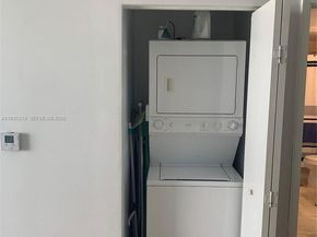 90 SW 3rd St 1211, Miami FL 33130